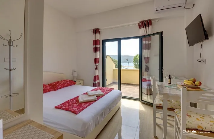 For sale a spacious house in Meljine near the sea 