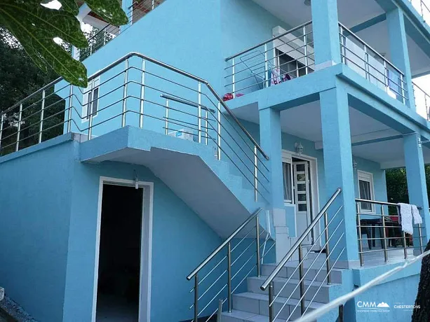 A cozy house in the picturesque area of Sutomore