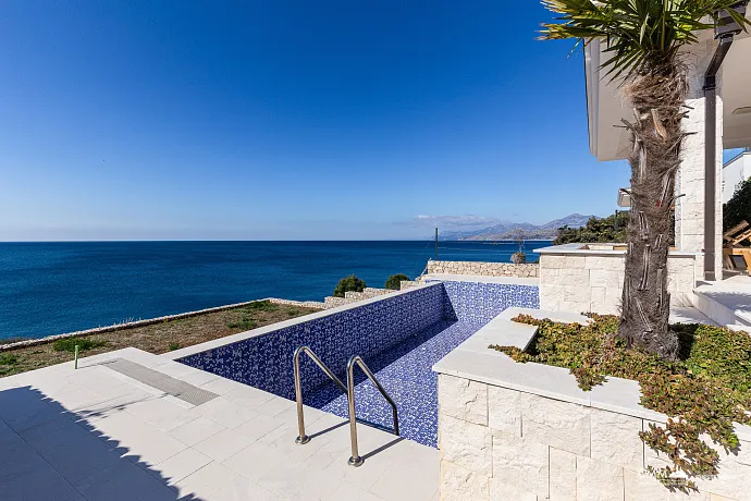 Exclusive Seafront Villa