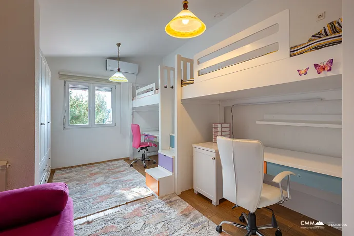 Three-storey family house in Susanj