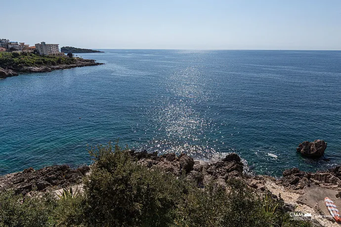 Spacious house in Utjeha with panoramic sea views