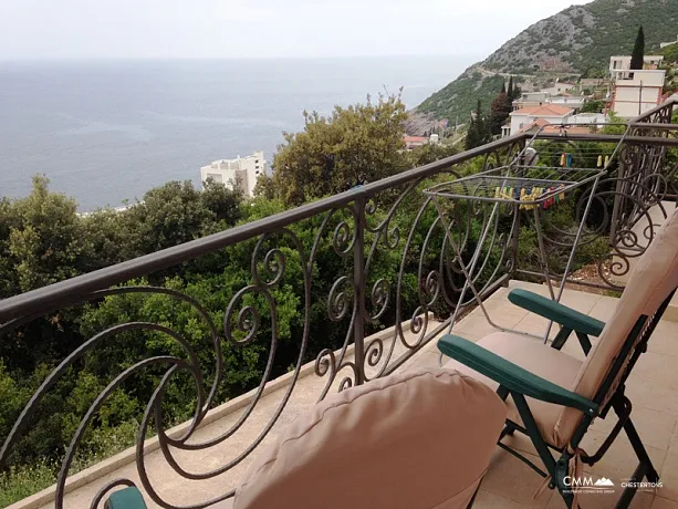 House in Bar with sea view