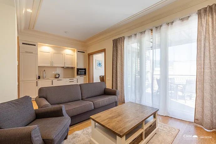Luxurious One-Bedroom Apartment with Sea View in Porto Montenegro
