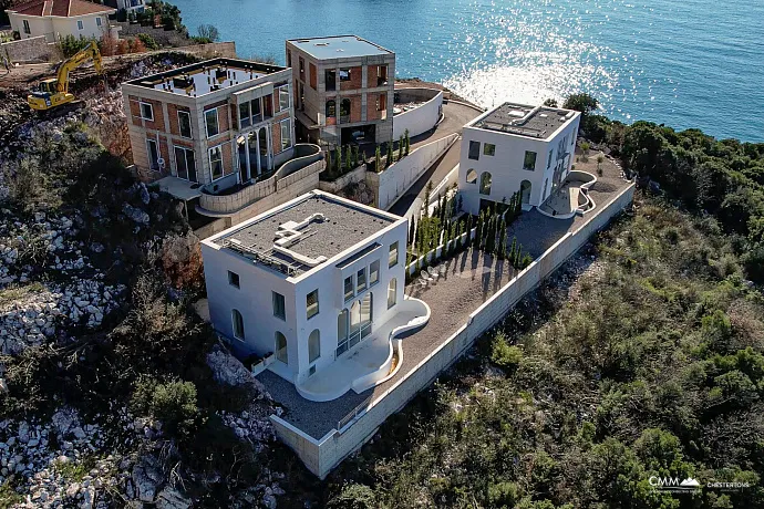 Luxurious villas in the PURE MANSIONS complex