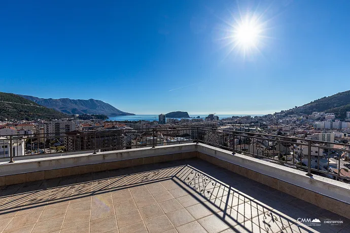 Apartment with an unforgettable sea view in Budva