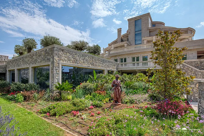 World-Class Coastal Villa – Adriatic Elegance & Privacy
