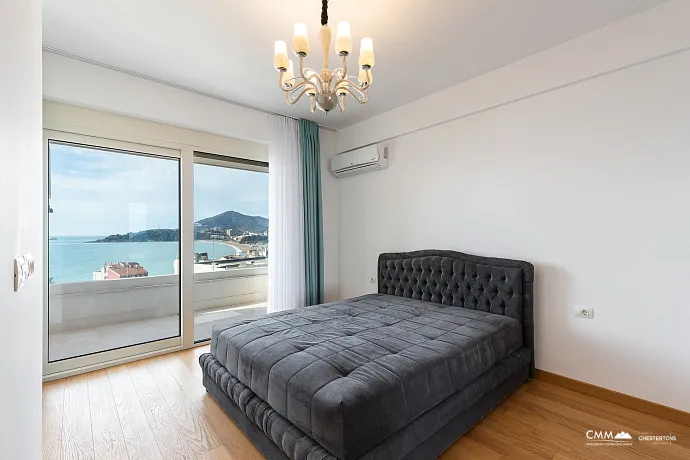 Penthouse in Rafailovici with sea view