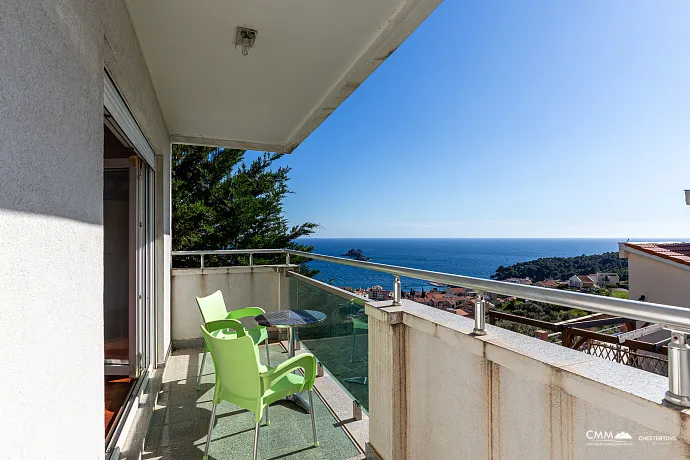 Three-Bedroom Apartment in Petrovac with Sea View