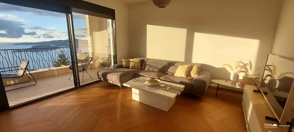 Three-bedroom apartment in a complex with a pool, Blizikuće