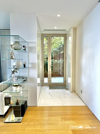 Luxurious apartment in Budva with sea view
