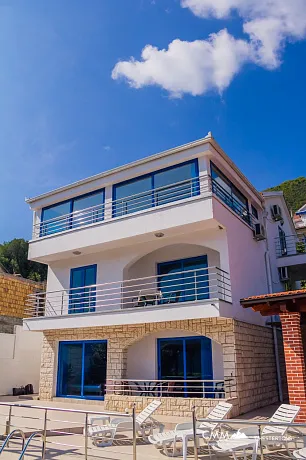 Villa with sea views in Herceg Novi, Djenovici