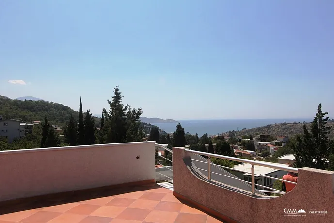 A three-story house with a panoramic view in Sutomore