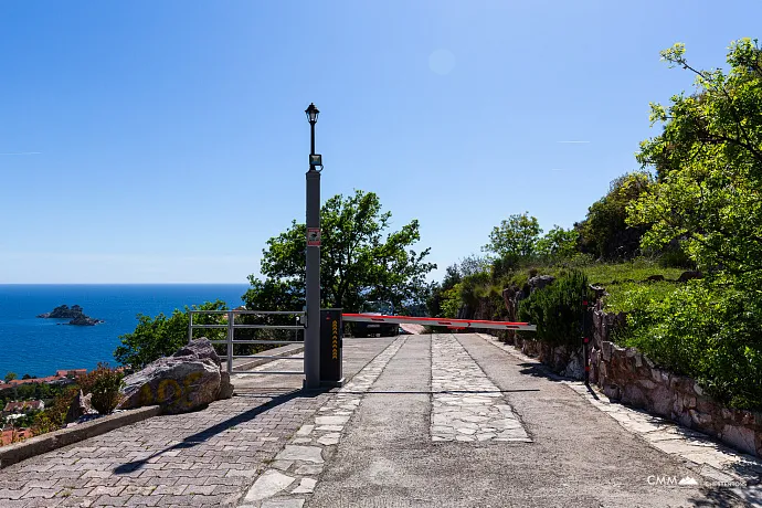 Three-Bedroom Apartment in Petrovac with Sea View