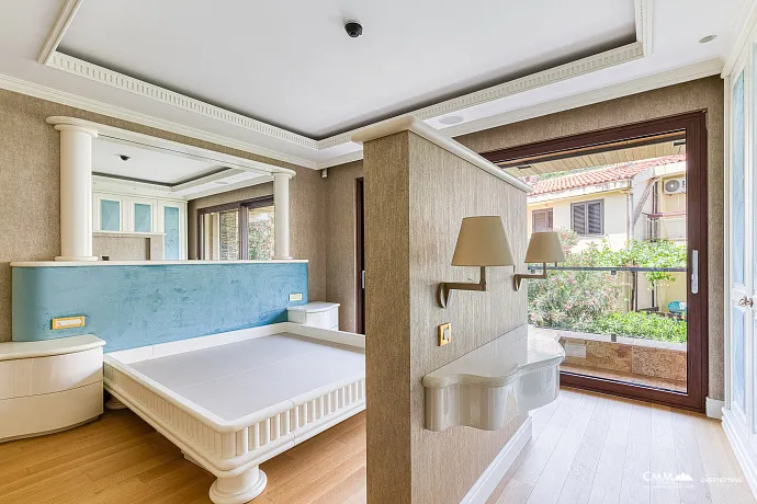 Luxurious One-Bedroom Apartment with Designer Interior