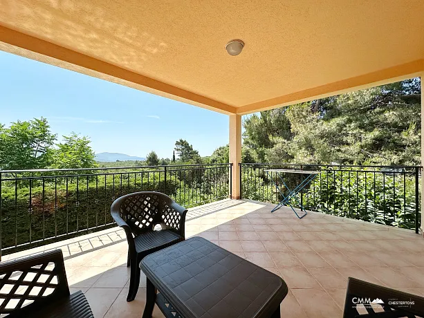 Mini-hotel with pool and spa near Lustica Bay