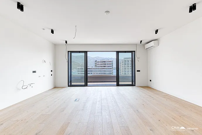 Three-bedroom apartment in Budva with a stunning view