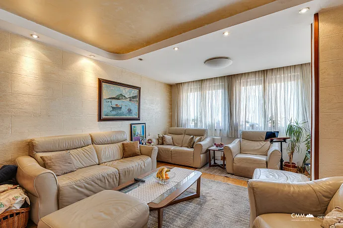 House in a quiet area of Budva overlooking the sea.