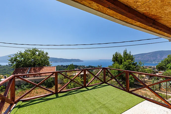 Two-unit home with stunning views of the Adriatic Sea