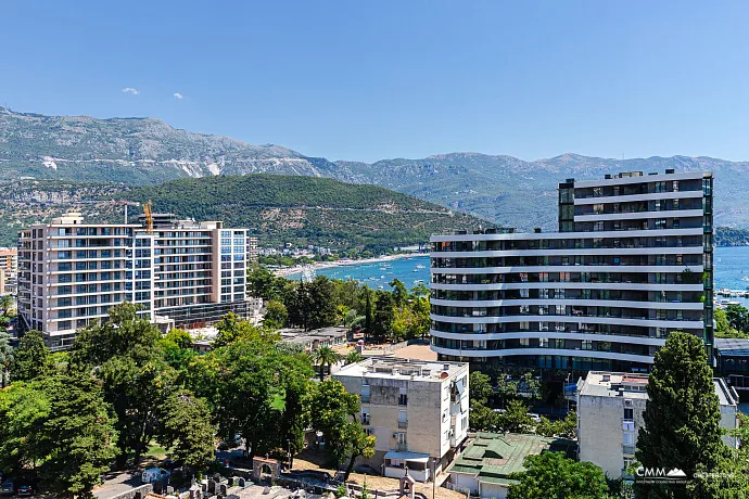 Three-bedroom apartment in Budva with a stunning view