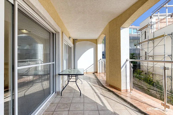 FOR SALE: SPACIOUS, FULLY FURNISHED APARTMENT IN BUDVA WITH GARAGE AND TESLA CHARGER