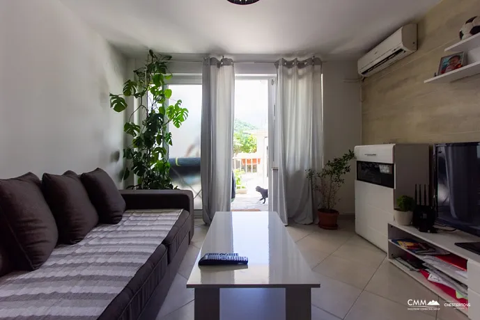 Two-storey house with 6 bedrooms in Herceg Novi, Zelenika