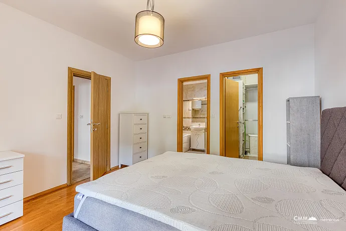 FOR SALE: SPACIOUS, FULLY FURNISHED APARTMENT IN BUDVA WITH GARAGE AND TESLA CHARGER