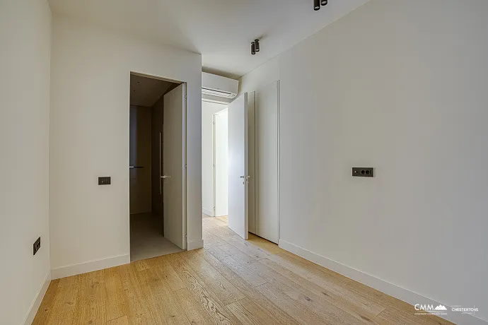 Three-bedroom apartment in Budva with a stunning view