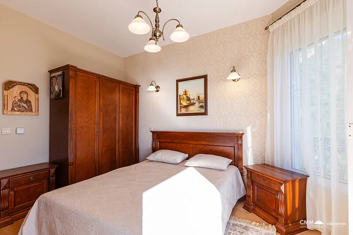 Elegance and serenity in a luxurious villa with natural views.