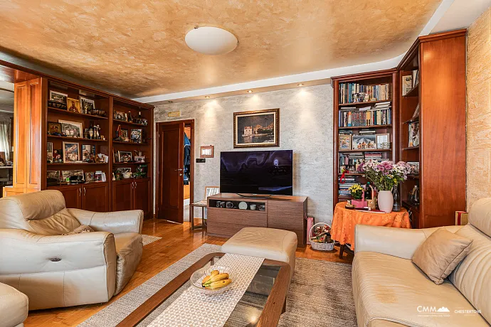 House in a quiet area of Budva overlooking the sea.