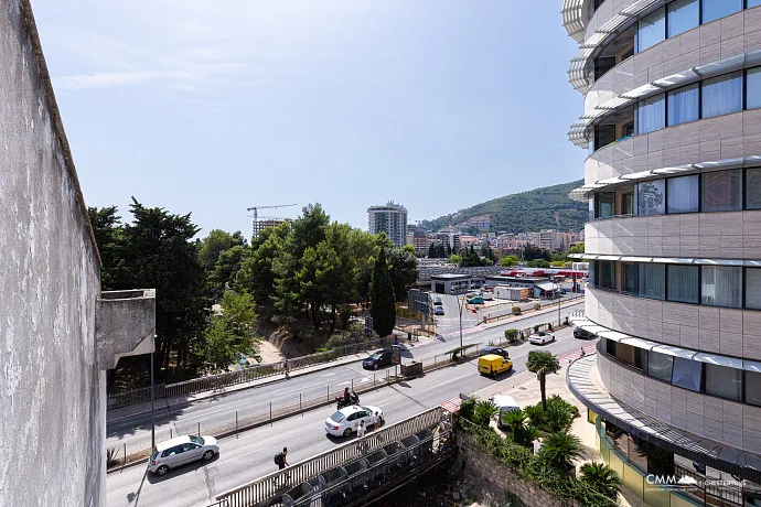 One-Bedroom Apartment in Budva – Sea View