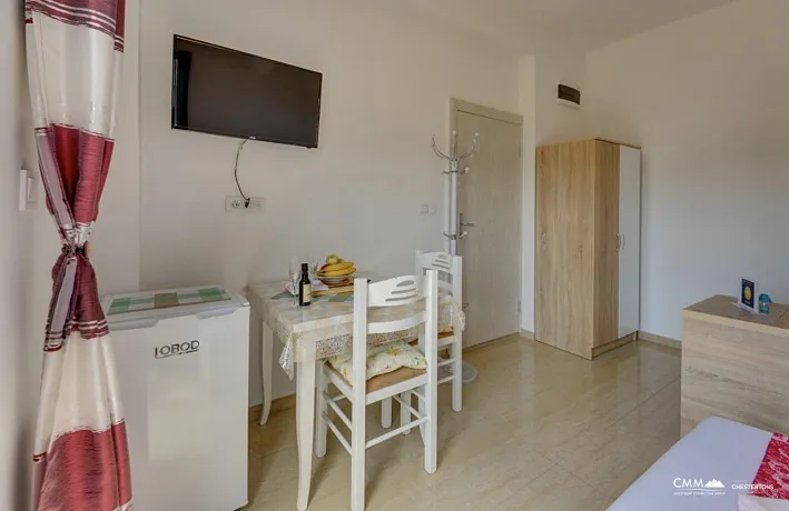 For sale a spacious house in Meljine near the sea 