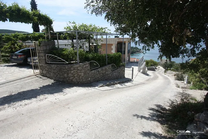 Three-storey house with pool in Lustica