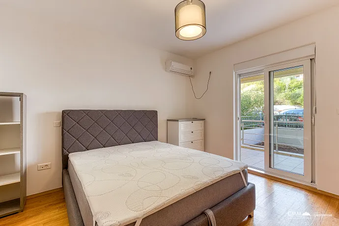 FOR SALE: SPACIOUS, FULLY FURNISHED APARTMENT IN BUDVA WITH GARAGE AND TESLA CHARGER