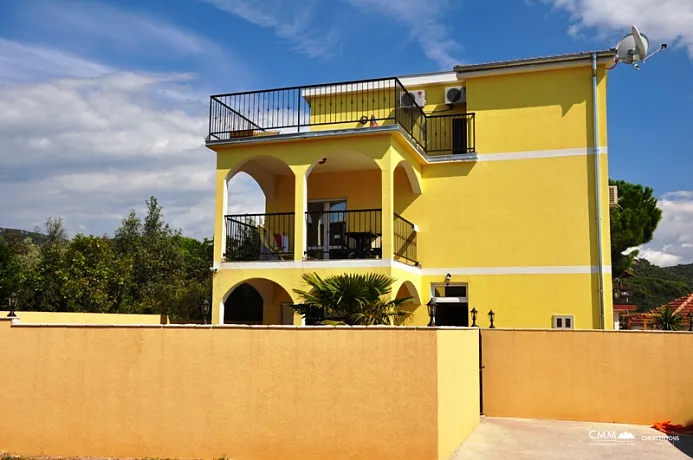 Three-storey house in Lustica