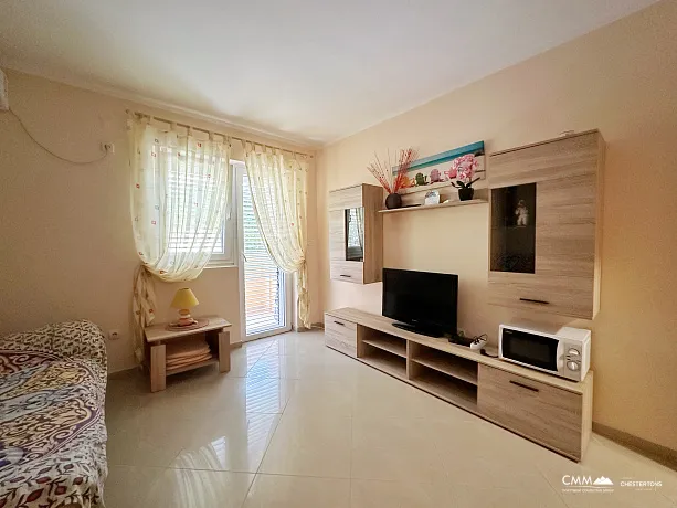 Mini-hotel with pool and spa near Lustica Bay