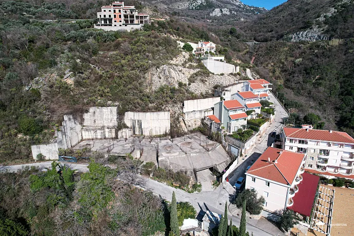 Plot 1580 m2 with project of apart hotel in Rezevici