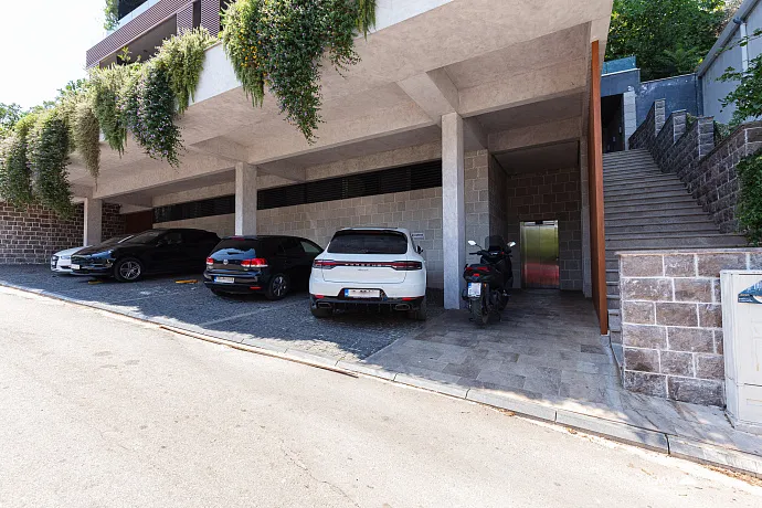 Three-bedroom apartment in Budva with a stunning view