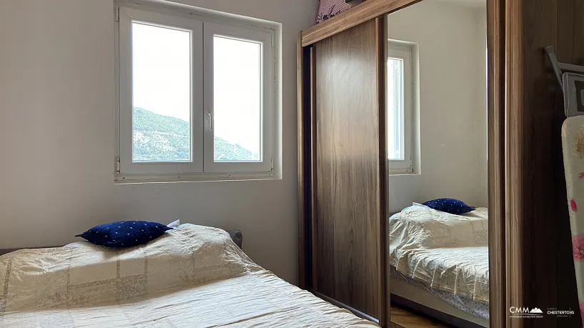 Apartment with two bedrooms and sea views in Budva