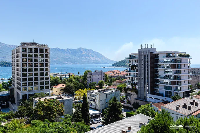 Three-bedroom apartment in Budva with a stunning view