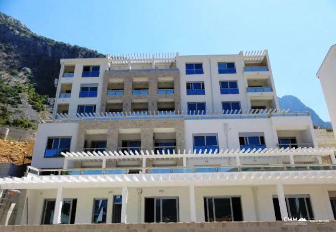 One-bedroom apartment in Dobrota with sea view