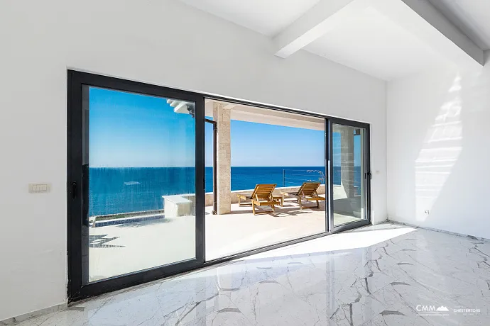 Exclusive Seafront Villa