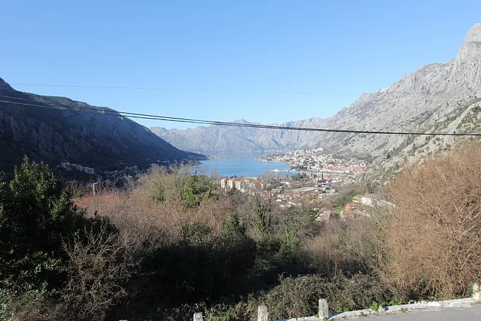 House with 7 bedrooms and a view of the Bay of Kotor in Skaljari