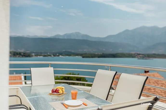 Two-Bedroom Apartment with Sea View, 60m from the Beach – Tivat
