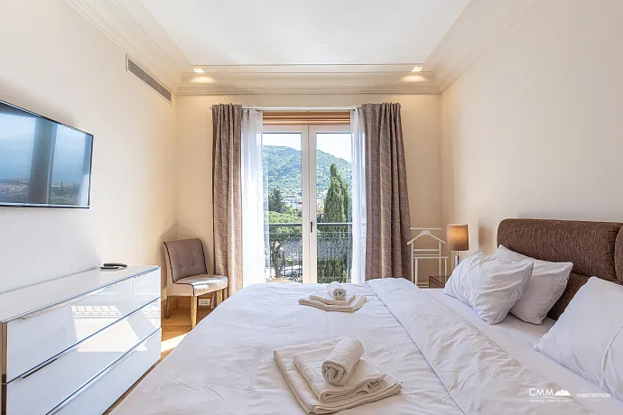 Luxurious One-Bedroom Apartment with Sea View in Porto Montenegro
