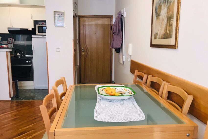 Apartment mit einem Schlafzimmer in Rafailovici in der Nähe des Meeres