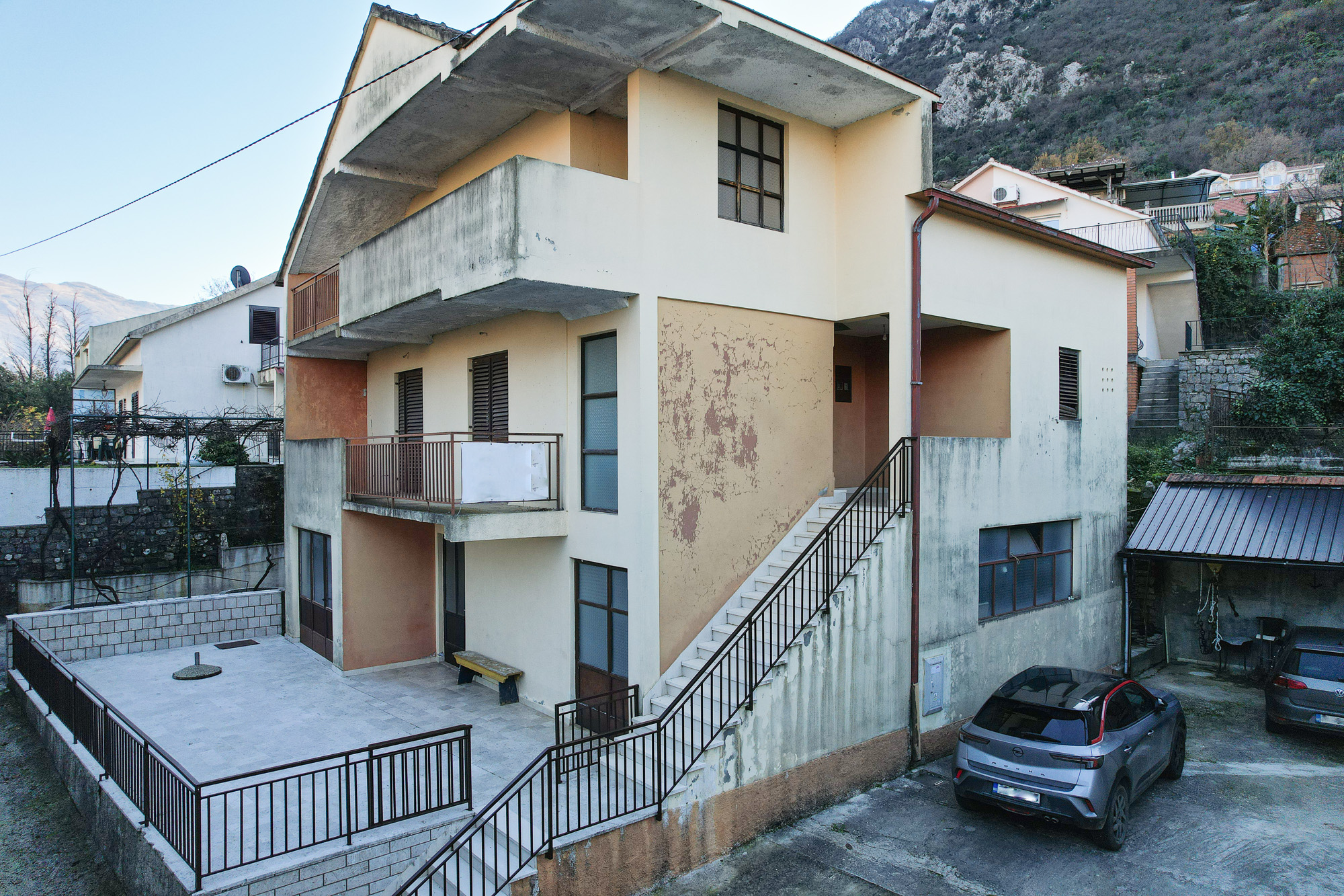HOUSE FOR SALE – 270 m² – EXCEPTIONAL OPPORTUNITY IN PRČANJ!
