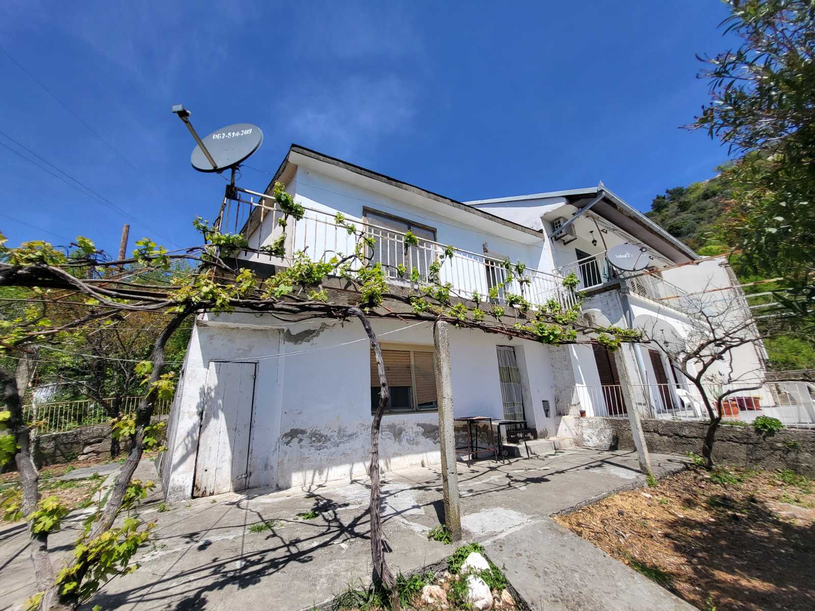 Haus in Budva mit Panoramablick auf das Meer und die Stadt