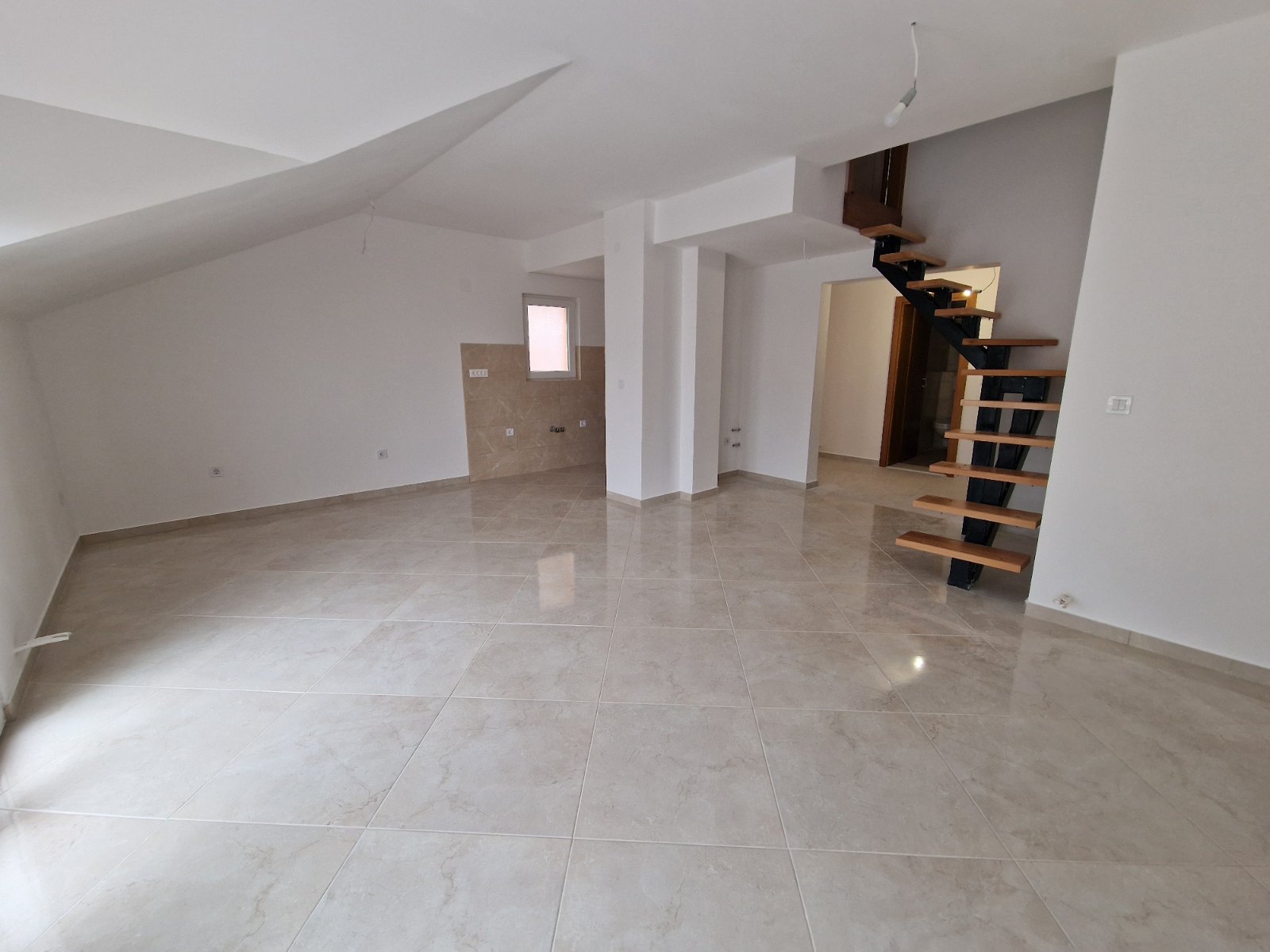 Three-bedroom duplex apartment in Igalo with sea view 