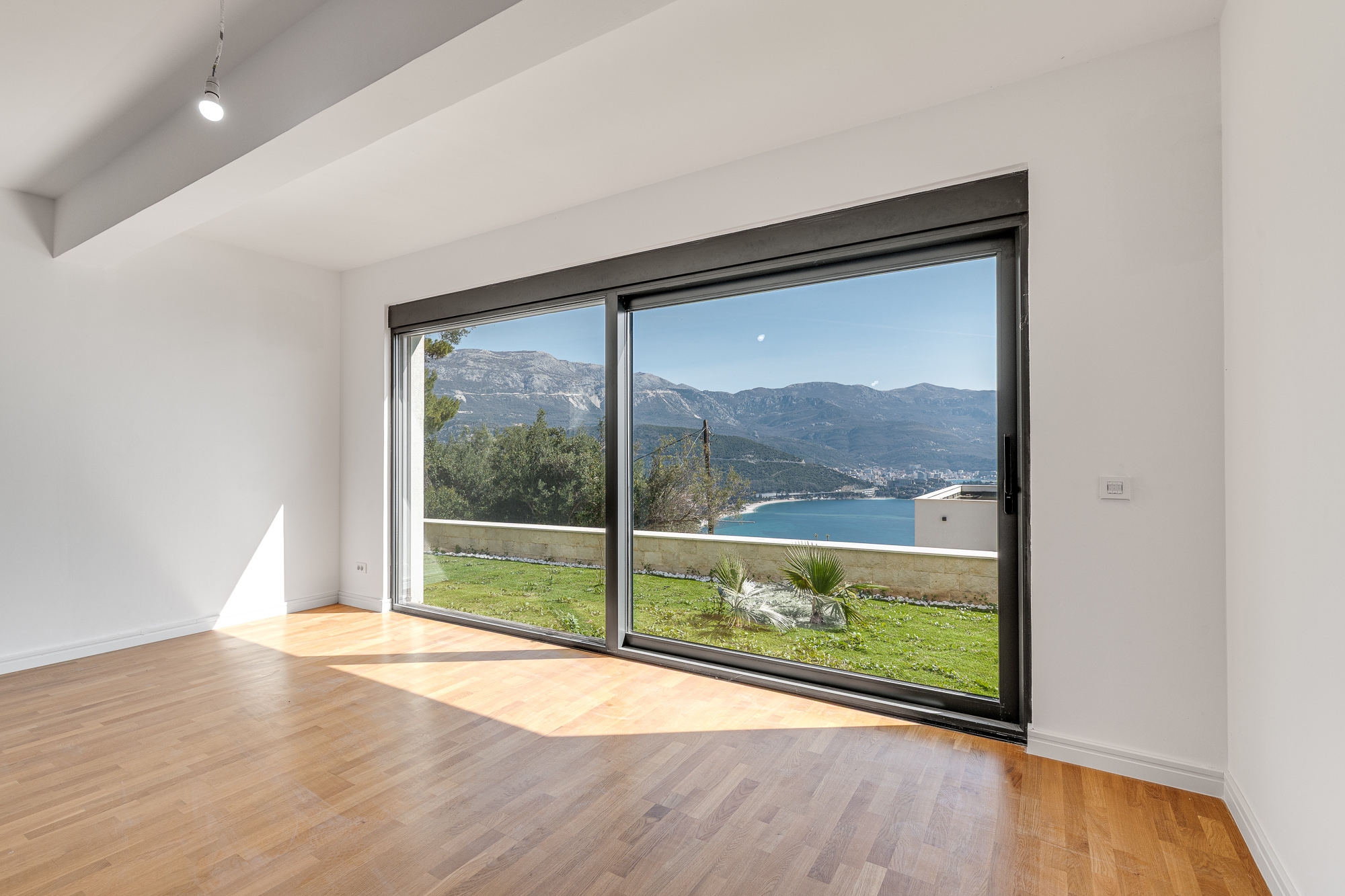 Luxury Newly Built Villa with Panoramic Sea Views – Budva