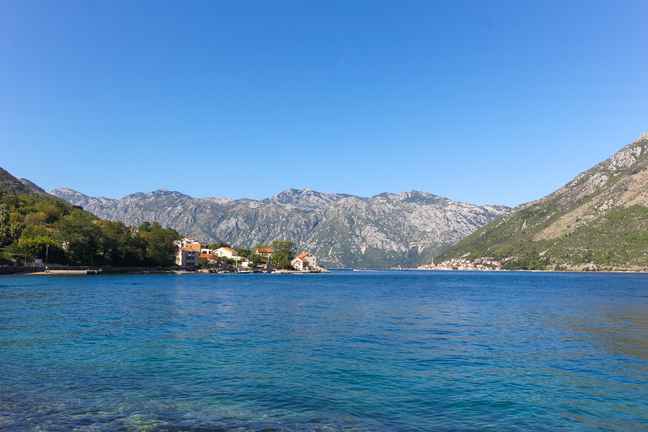 For sale three bedroom apartment in Stoliv on the first line to the sea